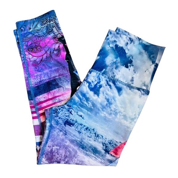 EVCR Evolution and Creation Elephant Cropped Leggings Size Small - Picture 2 of 3